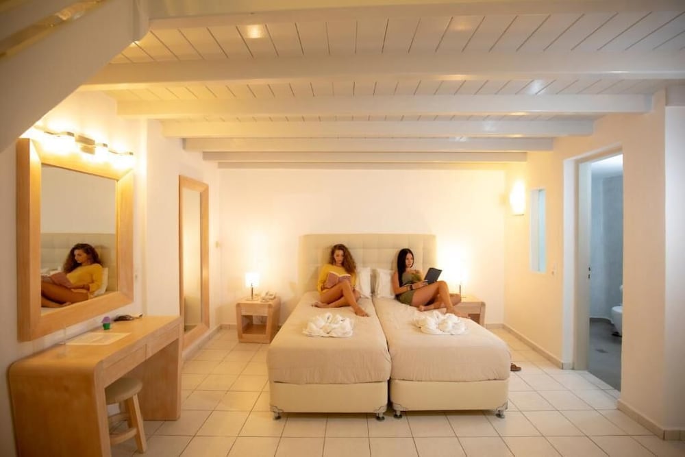 Maisonette, Apartment, Queen and Twin Beds، Erato Apartments Santorini 6/10