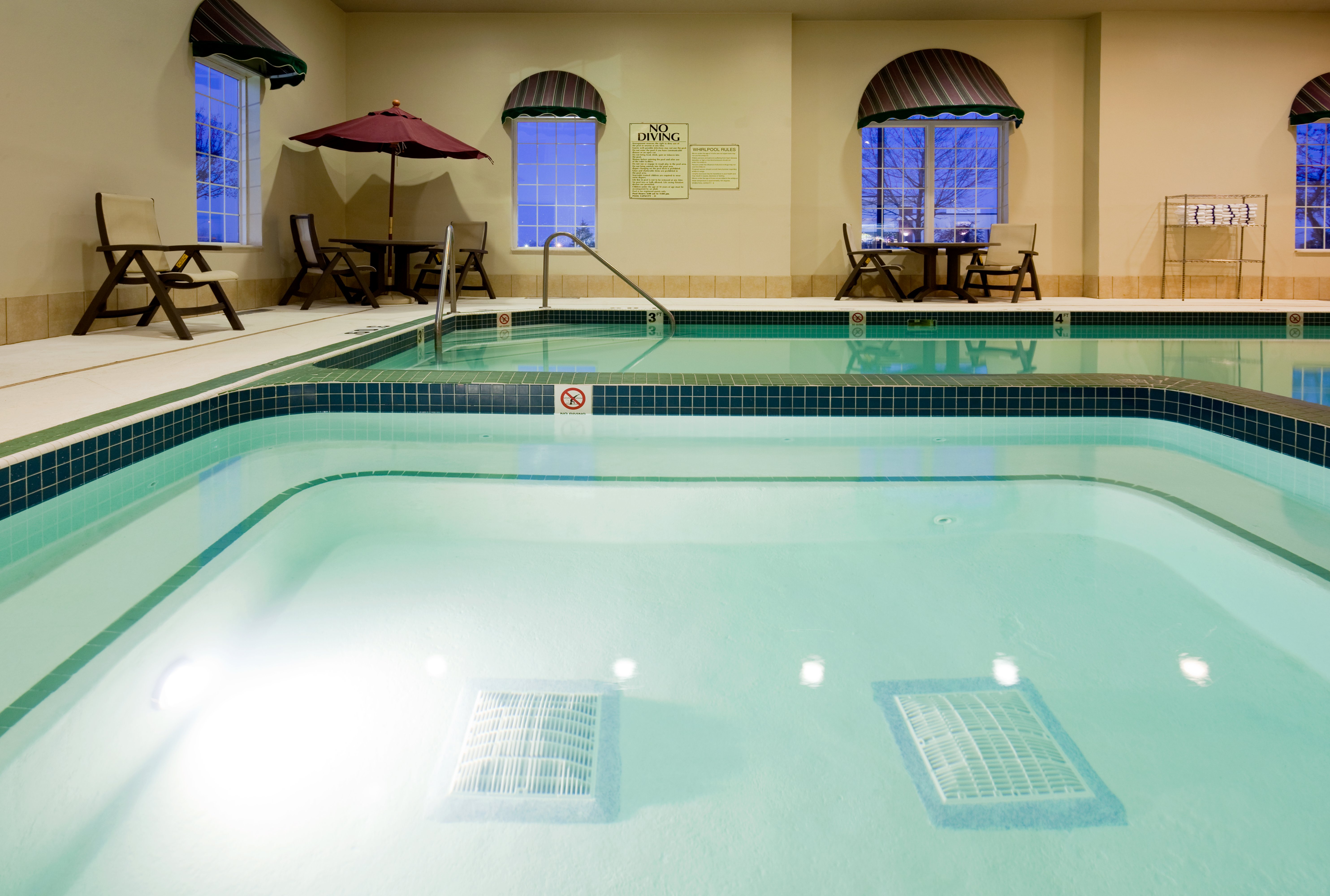 Holiday Inn Express Hotel And Suites Oshkosh Sr 41 13/19