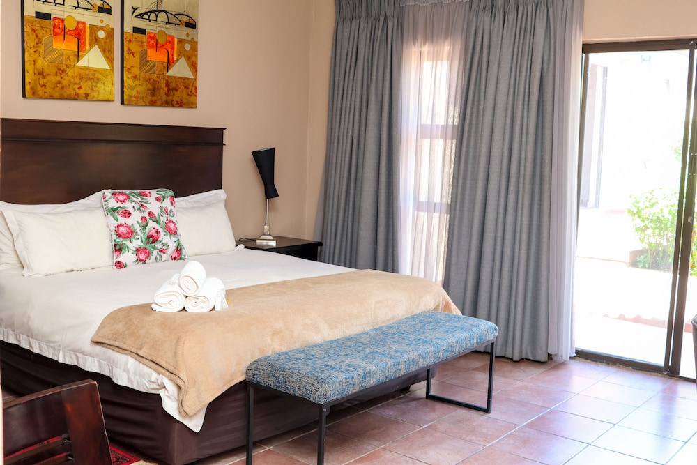 Thaba Legae Guest Lodge 7/43