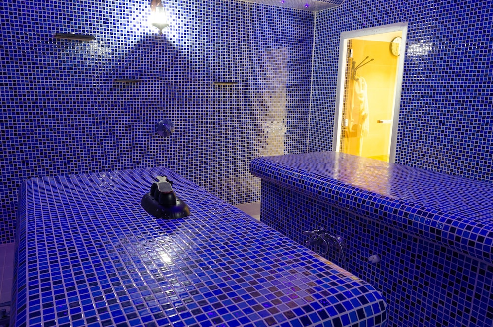 swimming pool spa