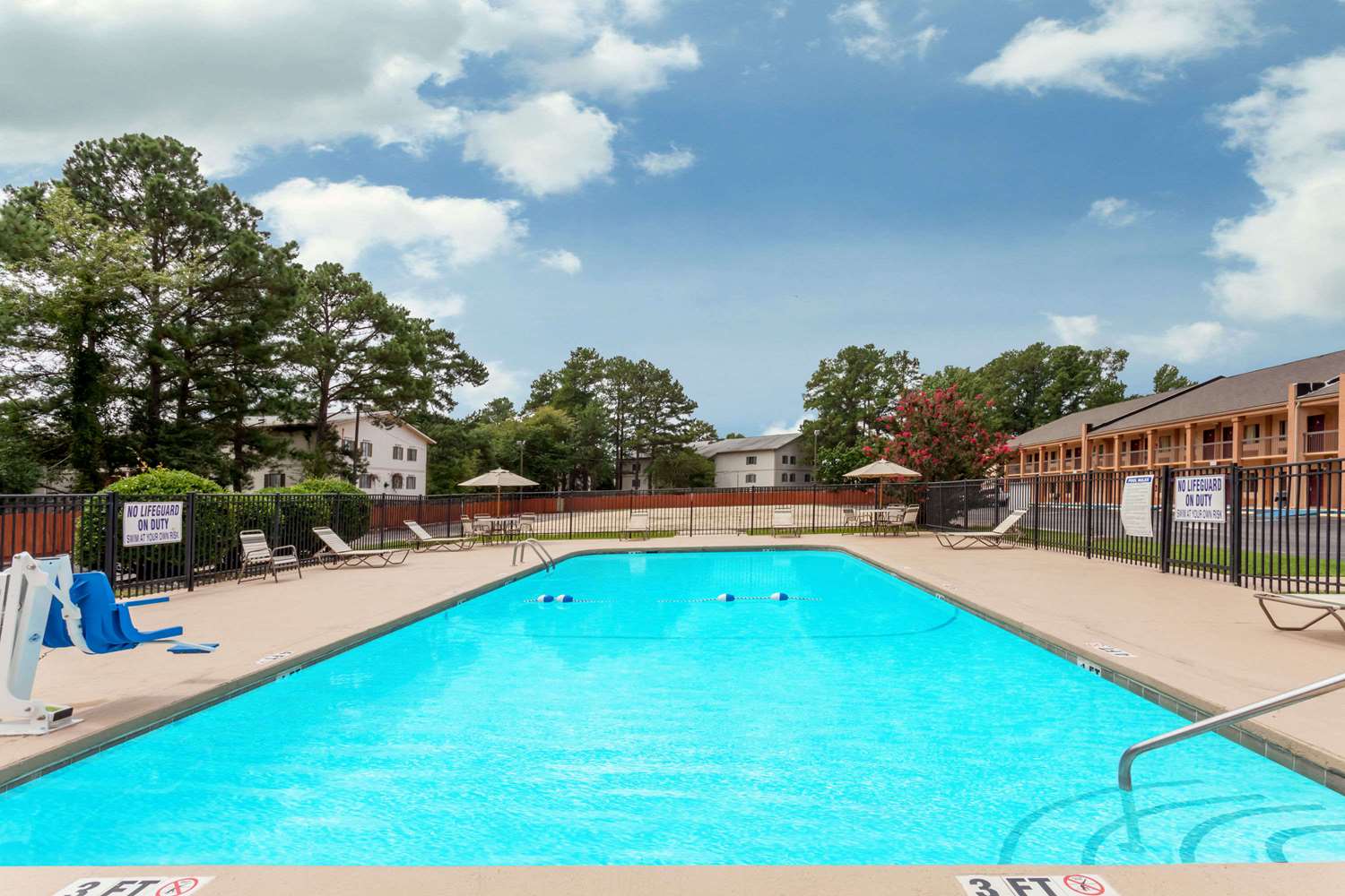 Days Inn By Wyndham Columbia 41/43