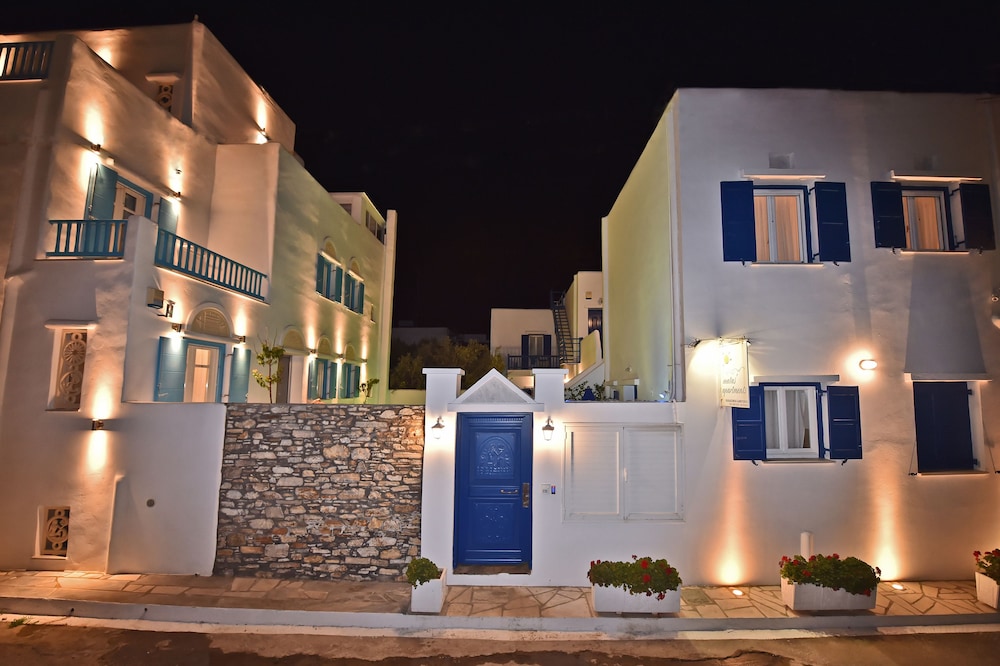 Tinos Aqua Palazzo 68/71