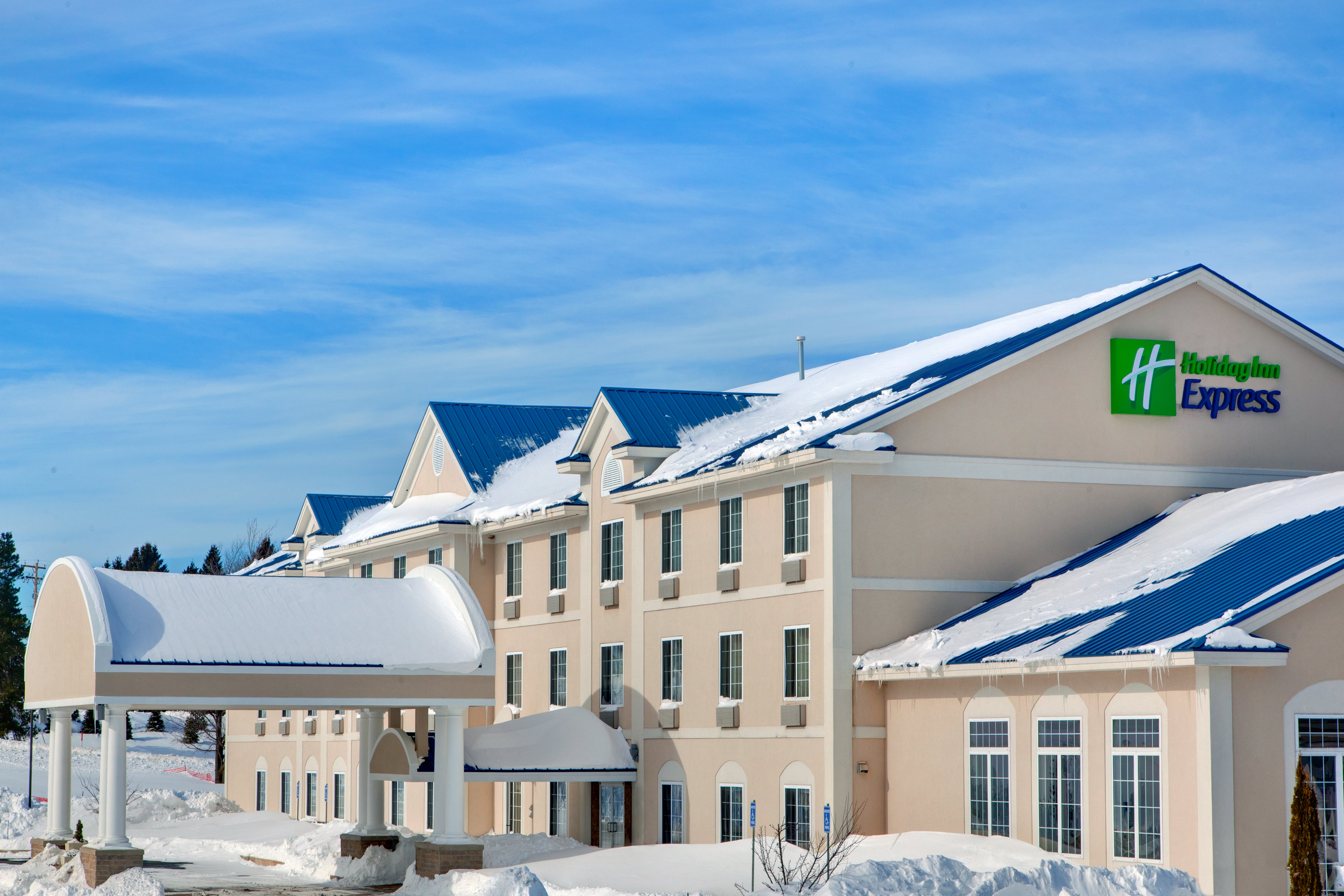 Holiday Inn Express Hotel Suites Cadillac 2/43