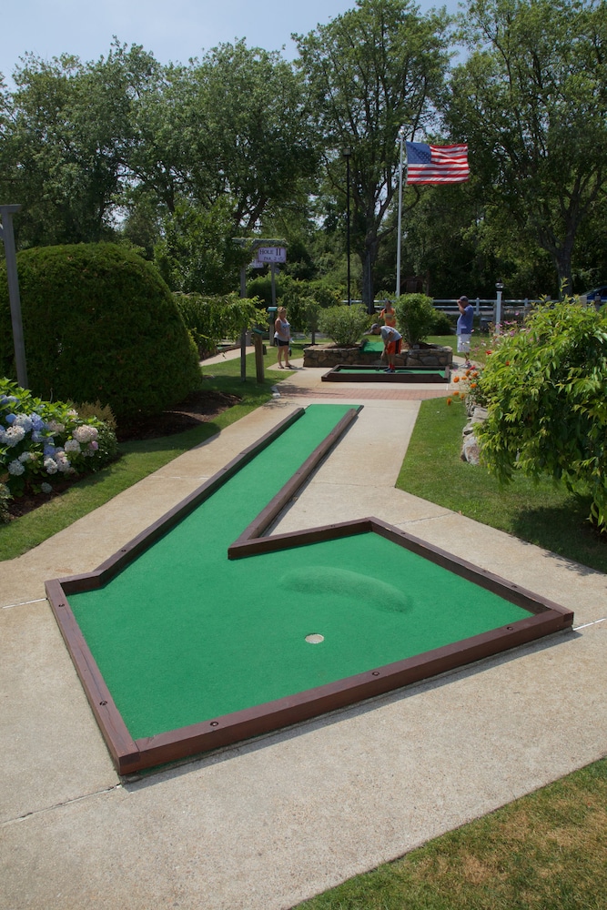 Holiday Hill Inn & Suites 43/61