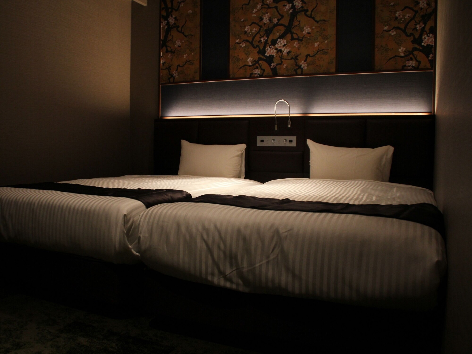 ROOM, DOUBLE BED