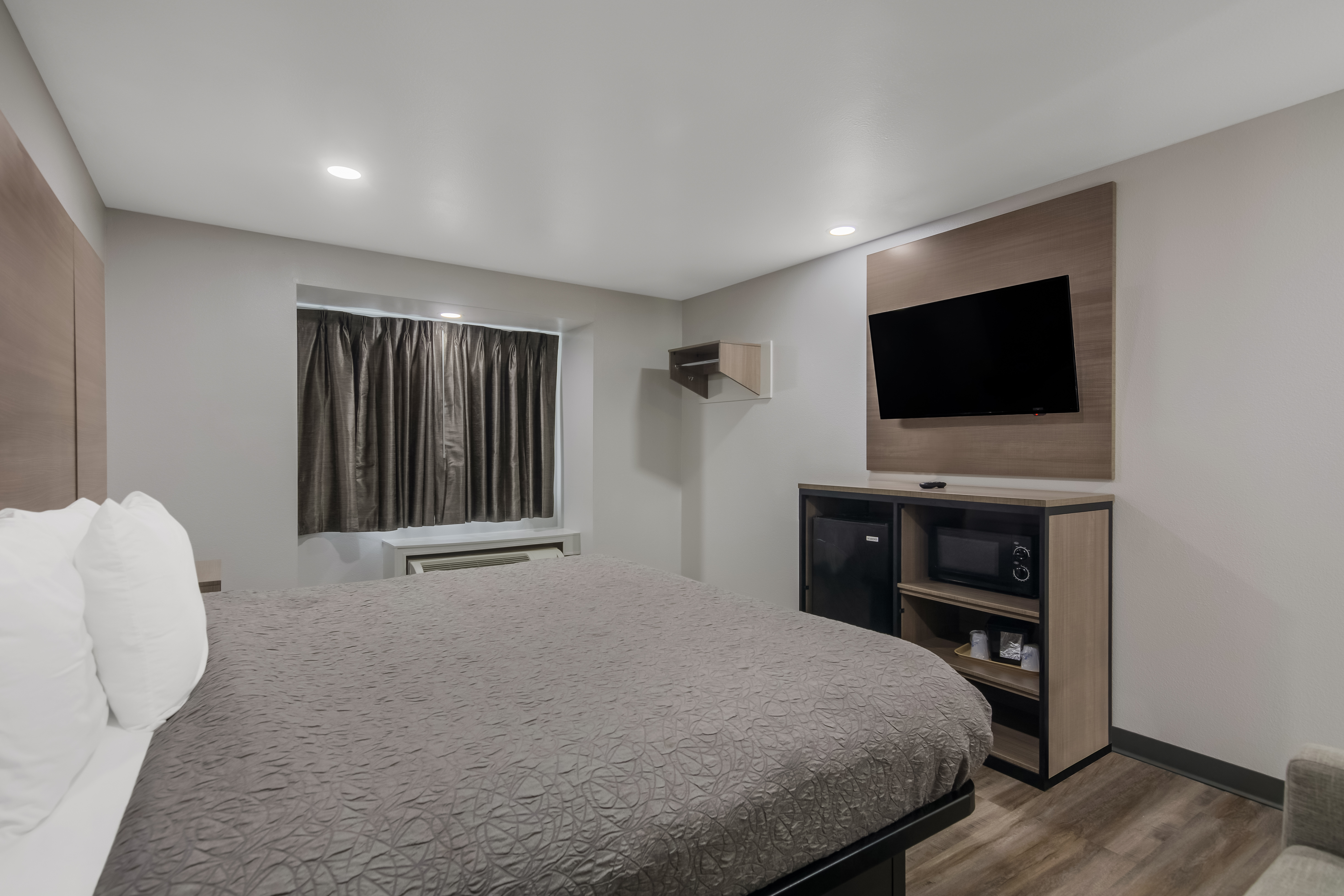 Mini, Suite, King Bed, Sofa