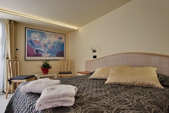 Hotel Montebello 12/38