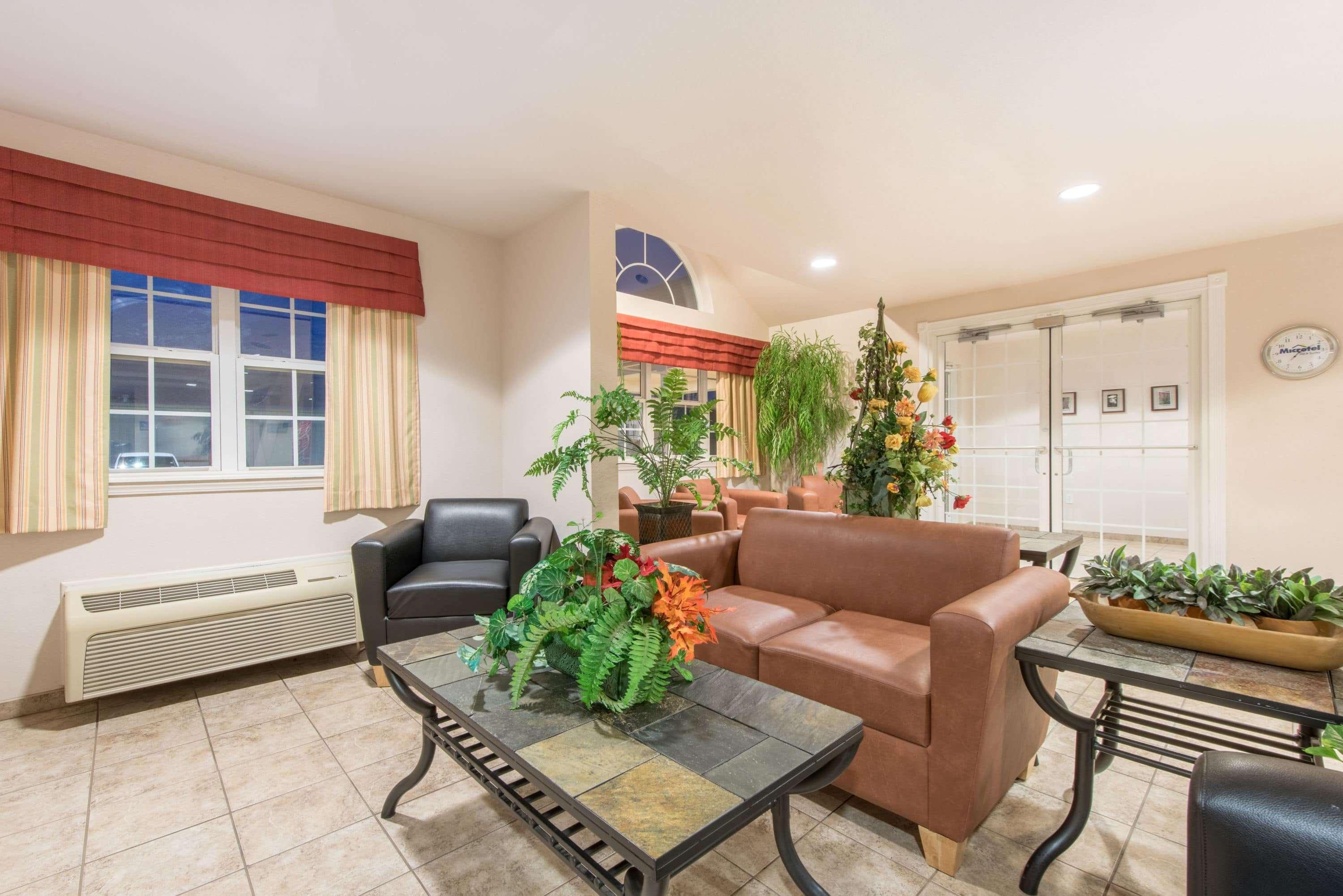 Microtel Inn & Suites by Wyndham Altus 8/16