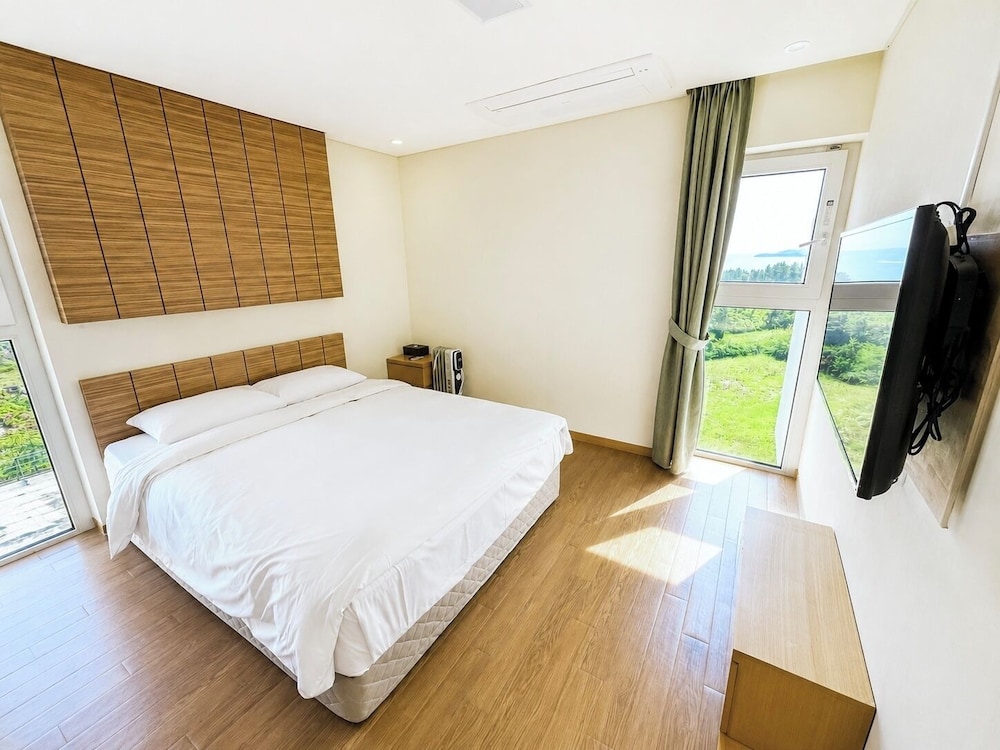 2 BEDROOMS, LUXURY, SUITE, OCEAN VIEW, HOT TUB