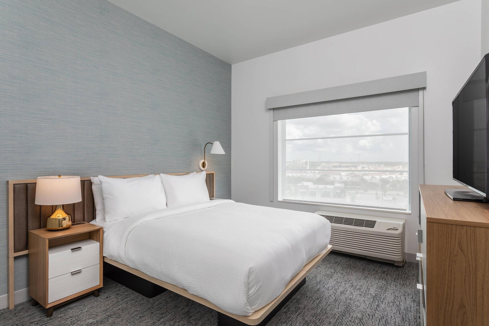 1 Bedroom, Suite, Theme Park View