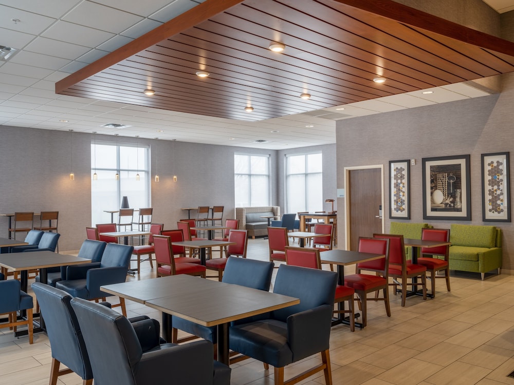 Holiday Inn Express Minneapolis West Plymouth 47/52
