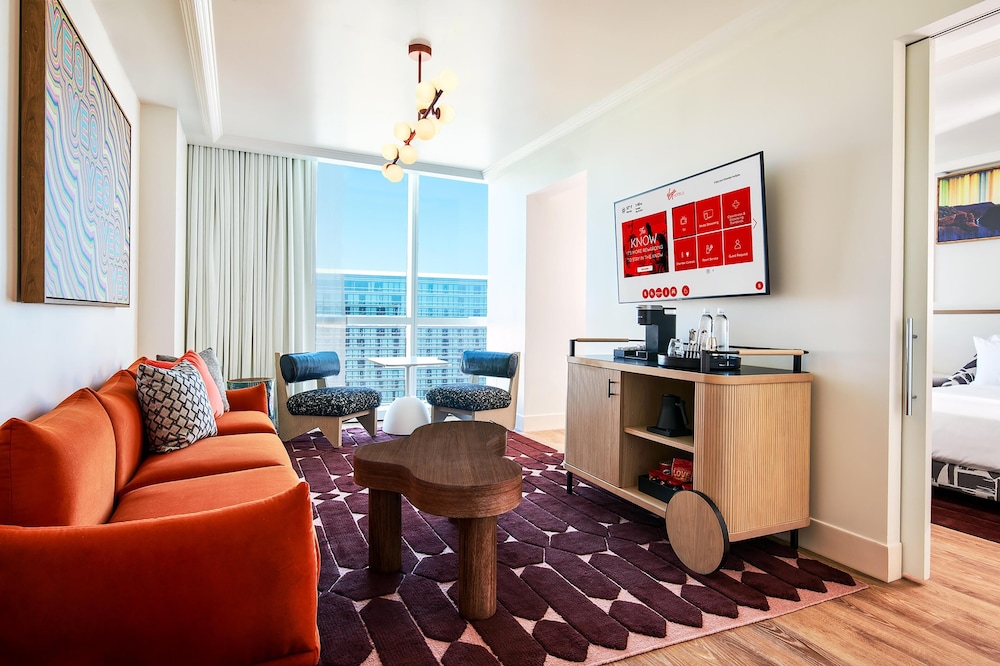 GRAND, SUITE, 2 QUEEN BEDS