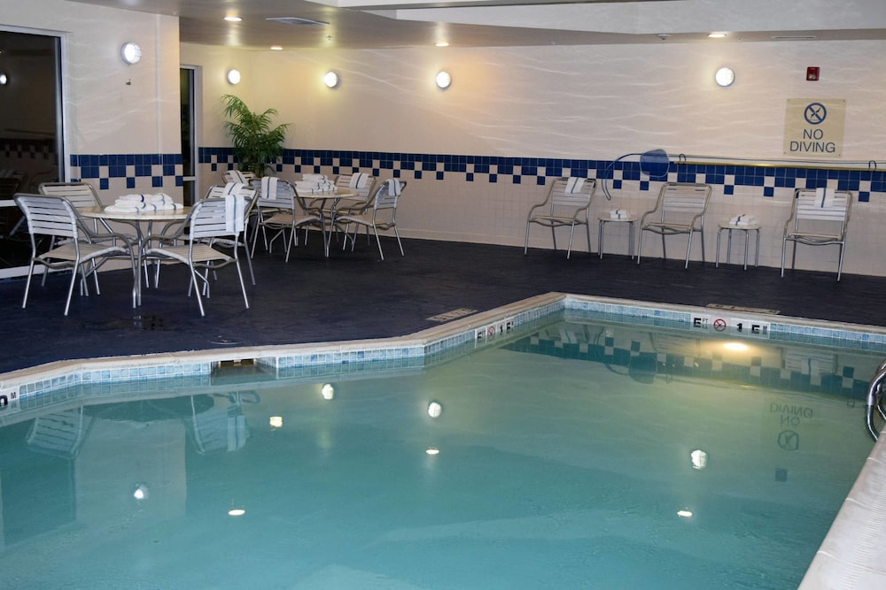 Fairfield Inn And Suites By Marriott Youngstown 35/35