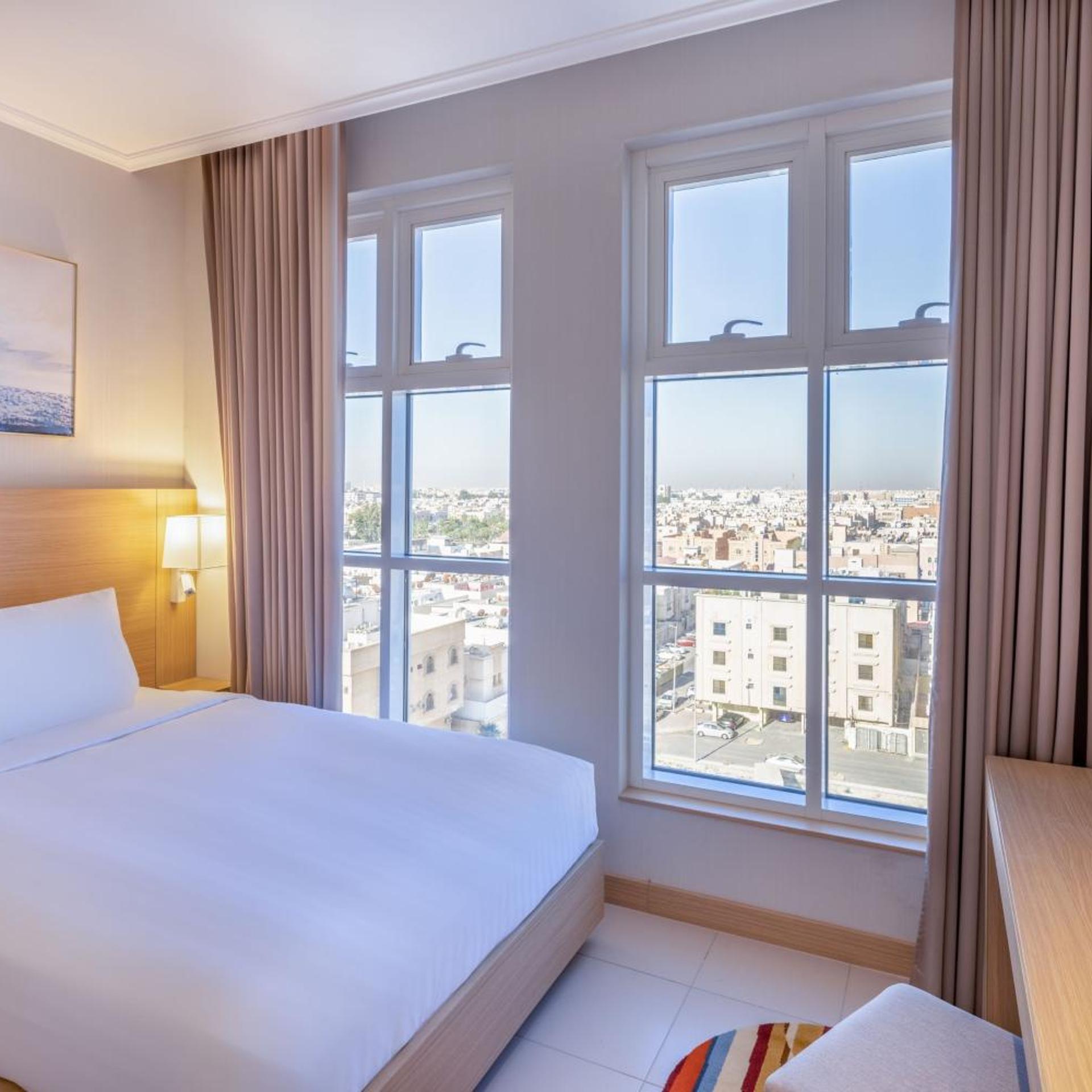 2 Bedrooms, Suite, City View