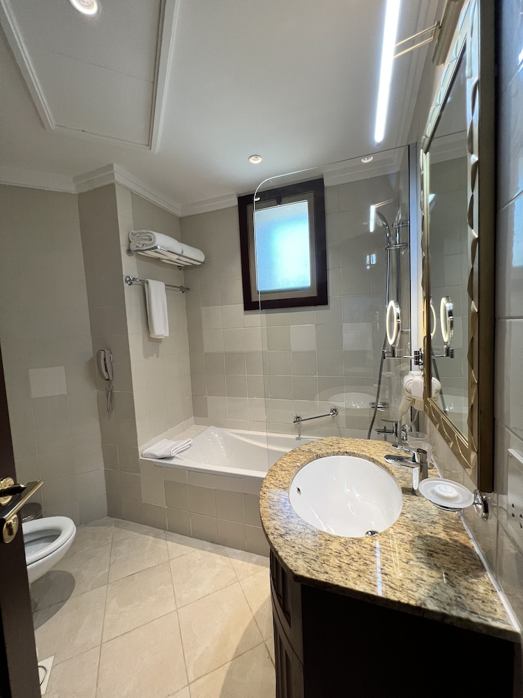 City Seasons Suites Dubai 56/60