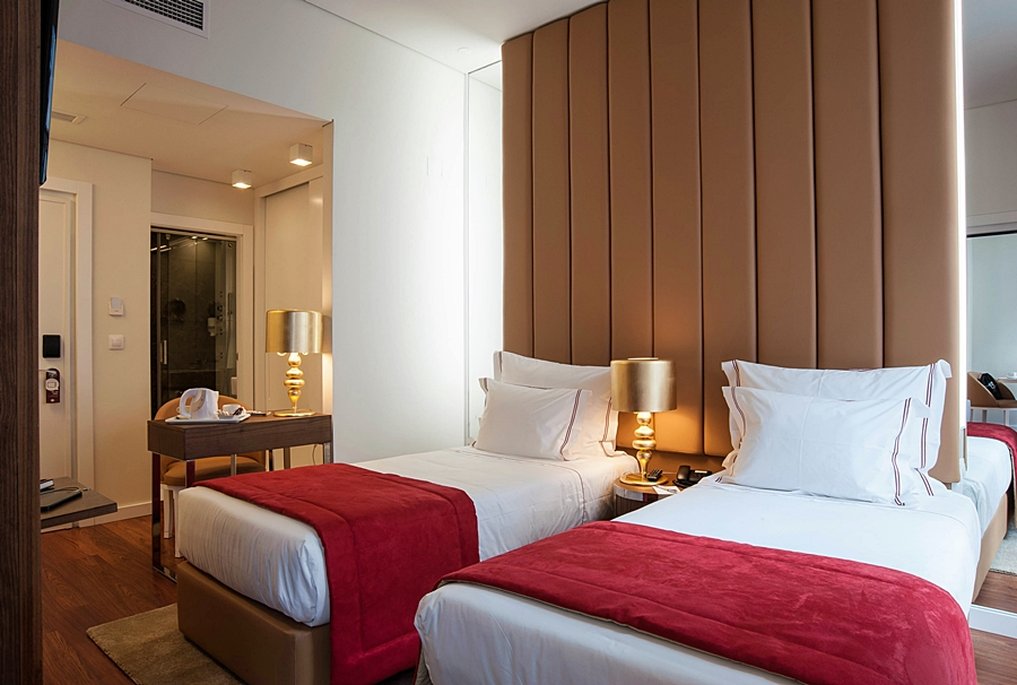 The 7 Hotel 16/71