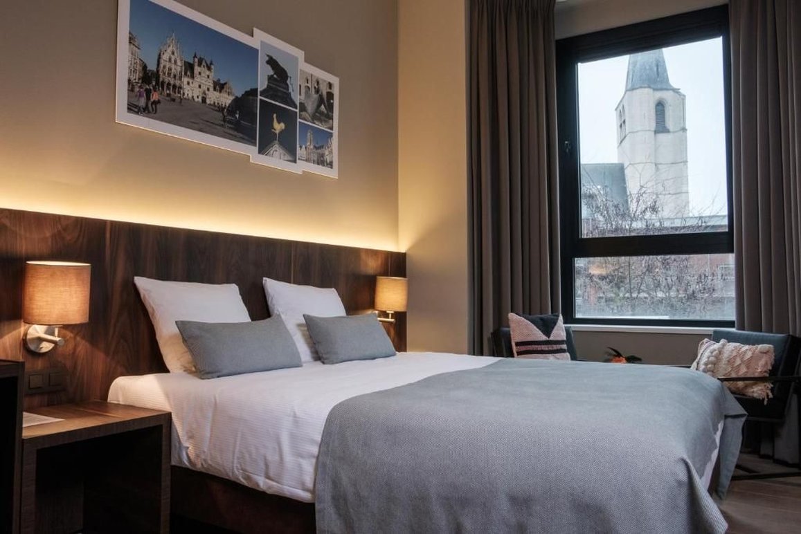 Room, Cathedral View