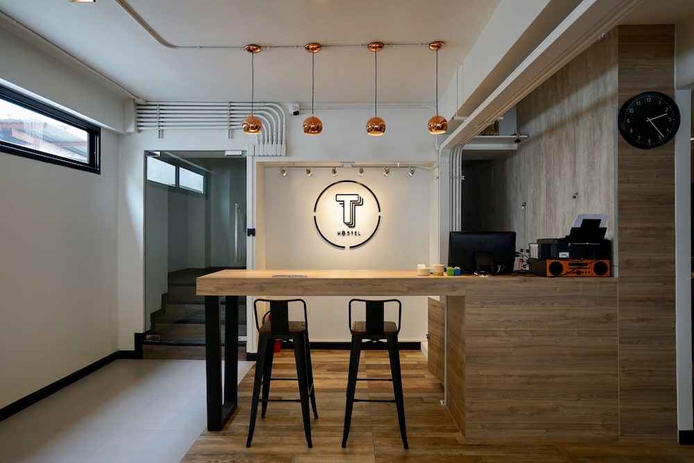 T Hostel at Victory Monument 11/46
