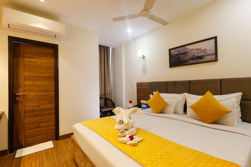 DELUXE, DOUBLE BED