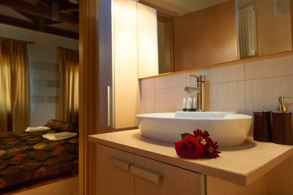Argo Maisonettes Suites 10/28