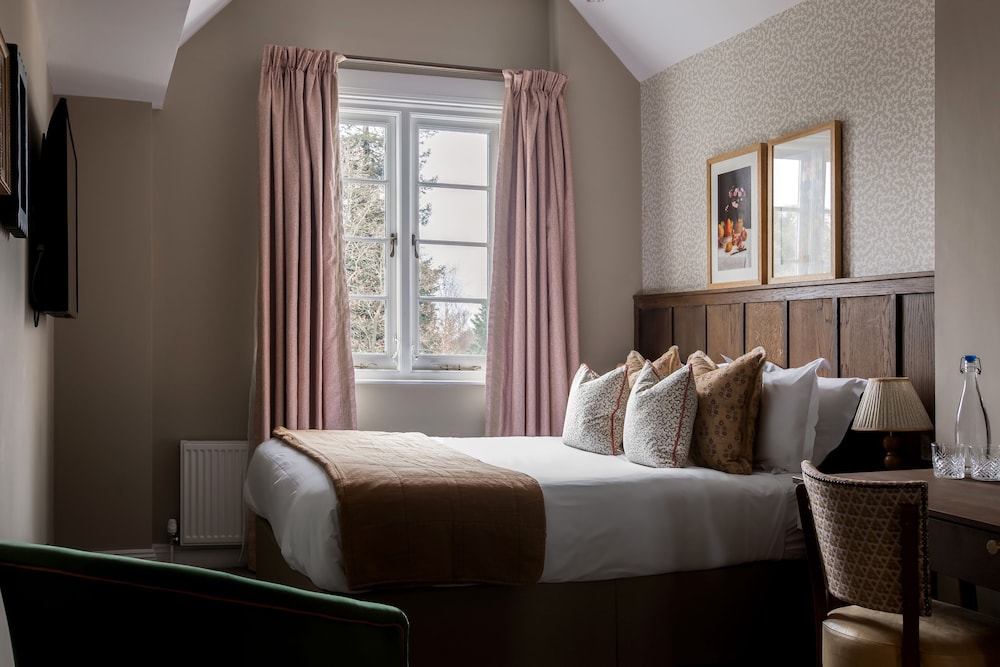 Worplesdon Place Hotel 29/70