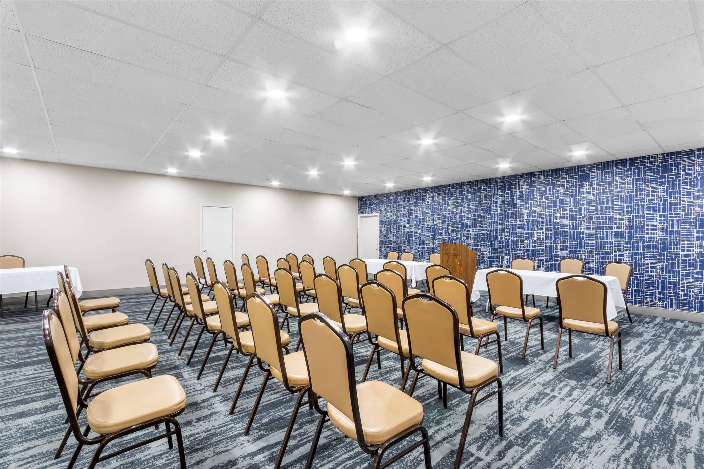 Quality Inn Suites Lake Havasu City 40/55