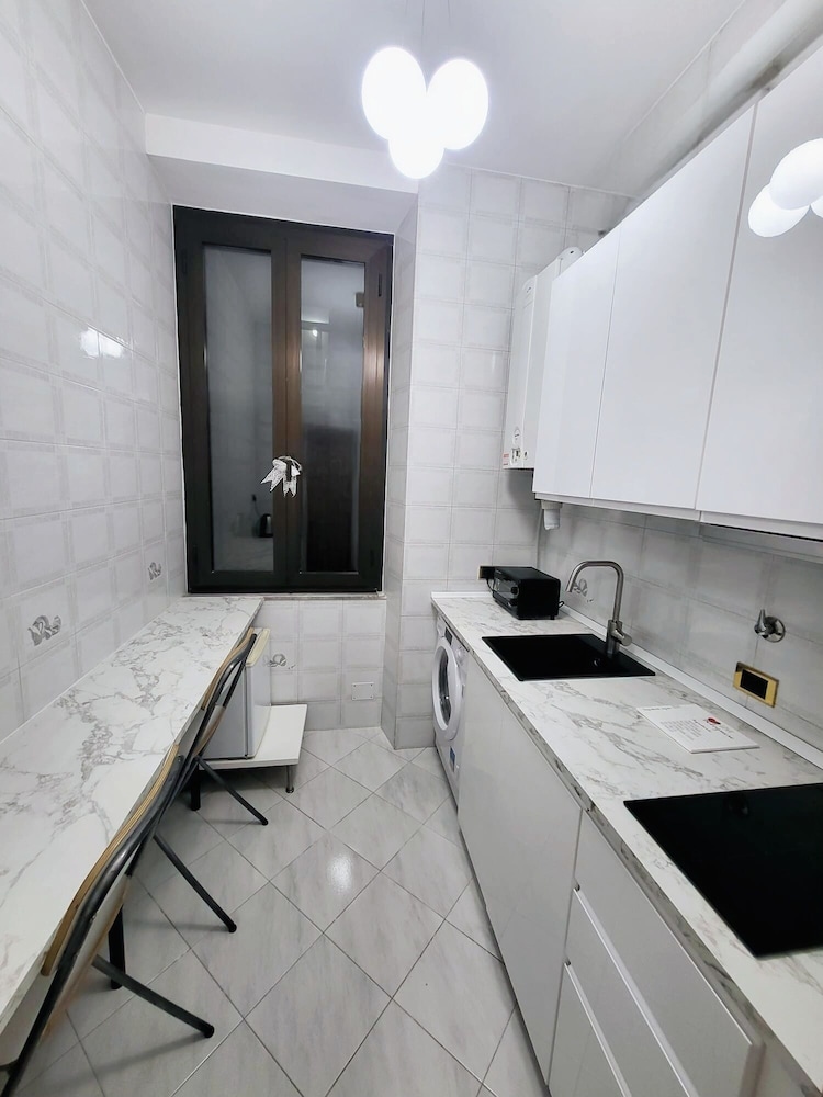 Rhome Sweet Rhome Suite 3/40