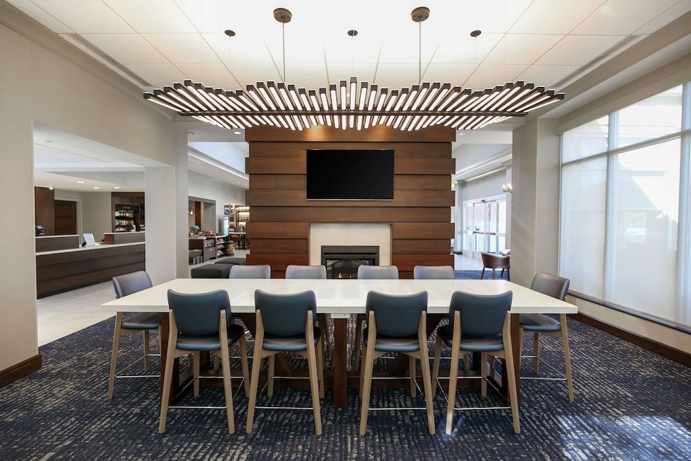 Hilton Garden Inn Melville 59/69
