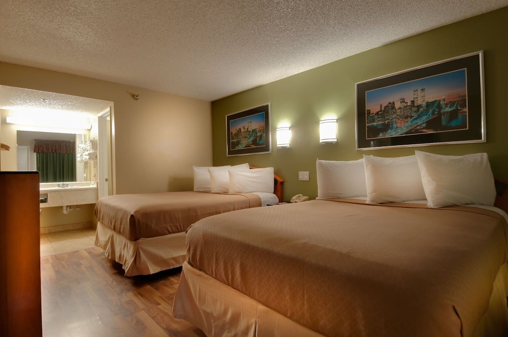 STANDARD, 2 QUEEN BEDS