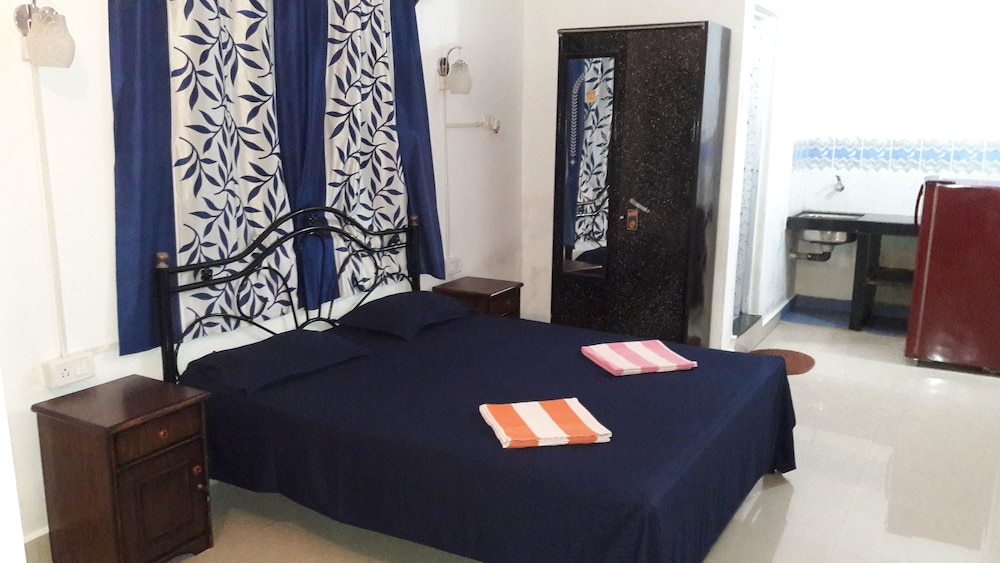 Swati Hotel 39/72