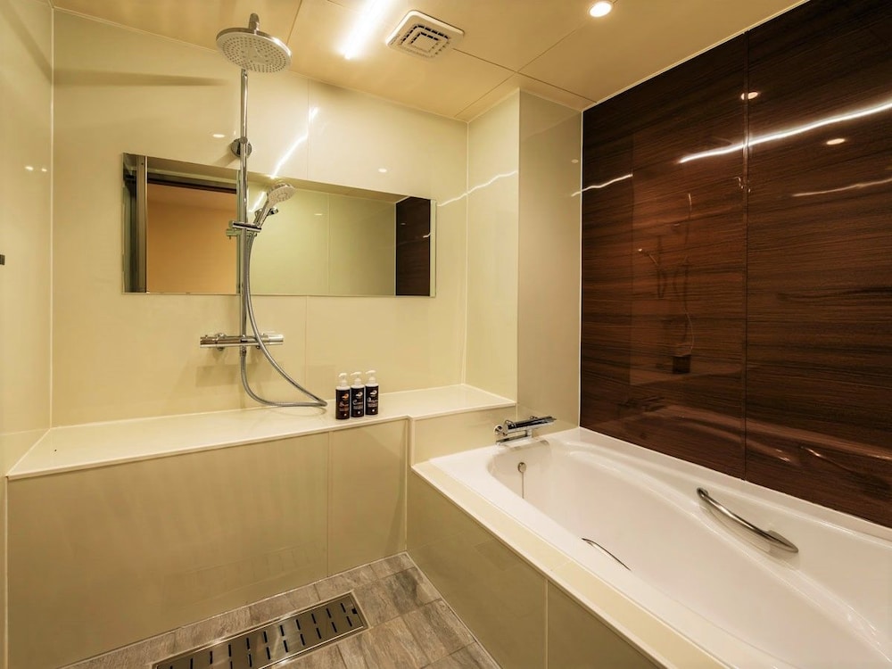 Kanucha Bay Hotels and Villas 79/80