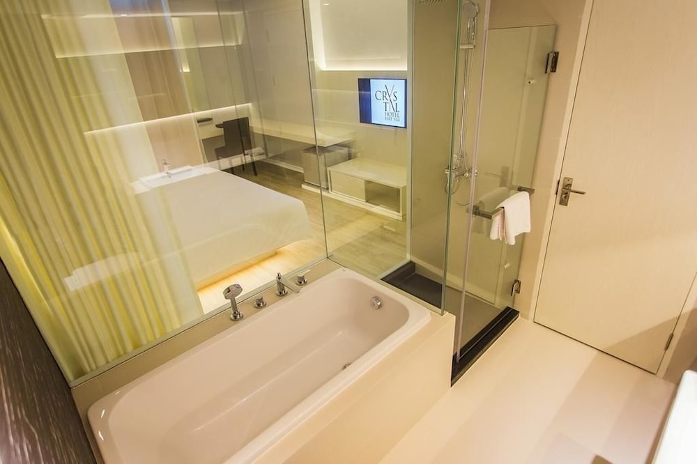 Crystal Hotel Hat Yai 50/54