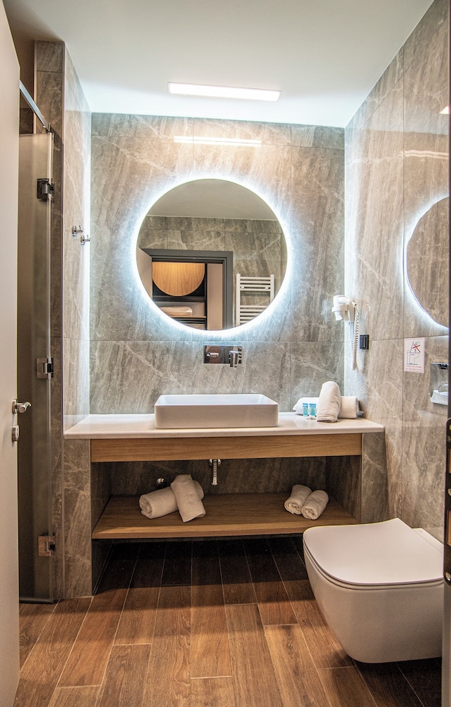 Thalassa Apartments 46/50