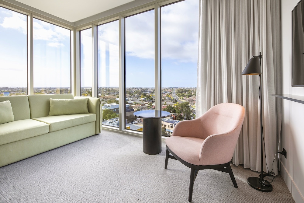 HOLIDAY INN WERRIBEE 42/75