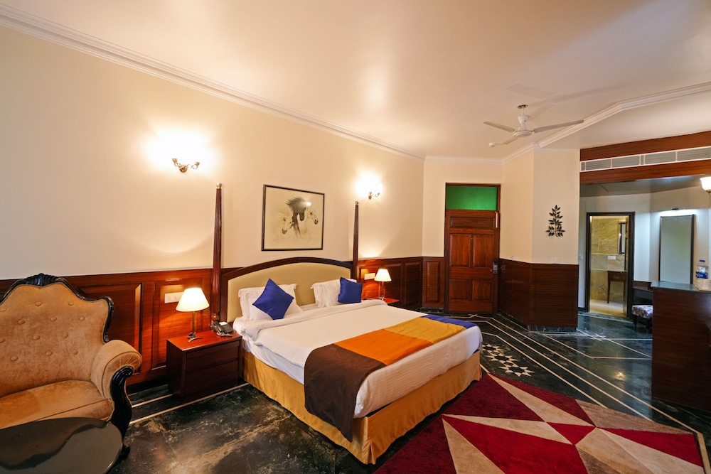 Welcomheritage Taragarh Palace 15/50