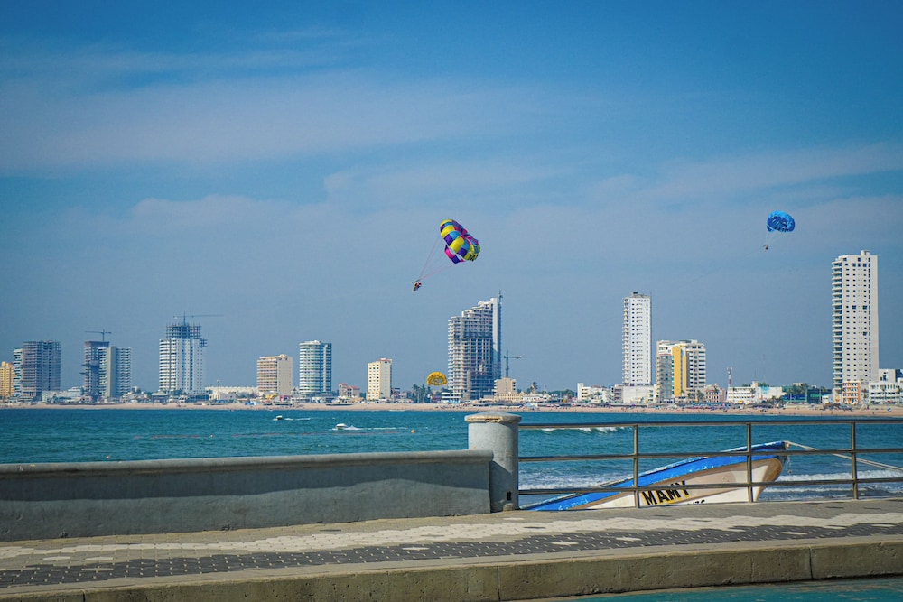 Ibis Mazatlan Marina 38/44