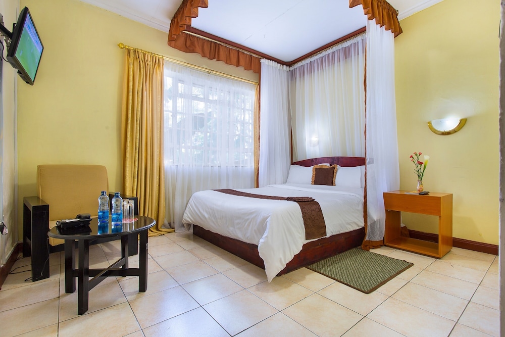 Convent International Hotel 5/30