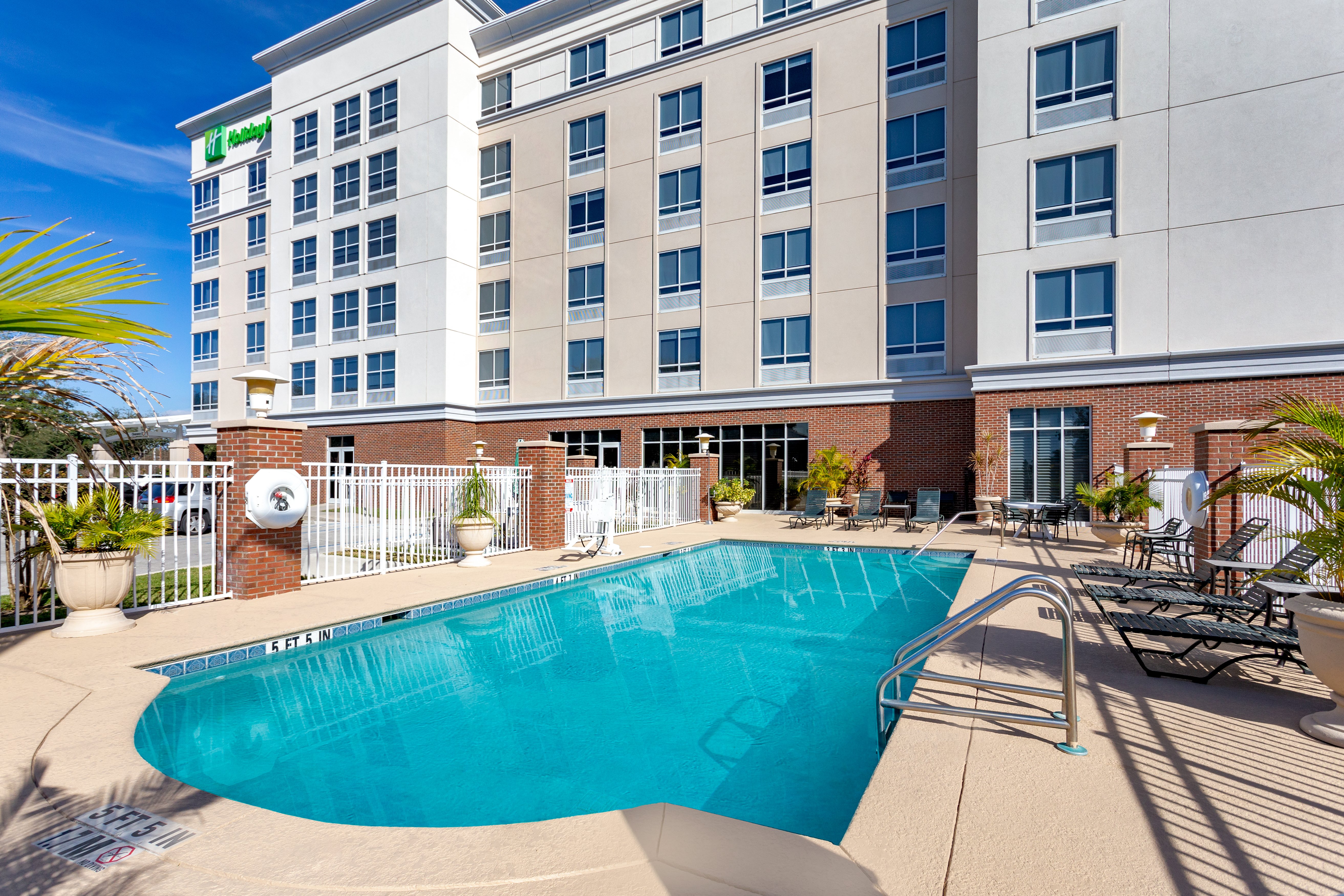 Holiday Inn Winter Haven 7/45