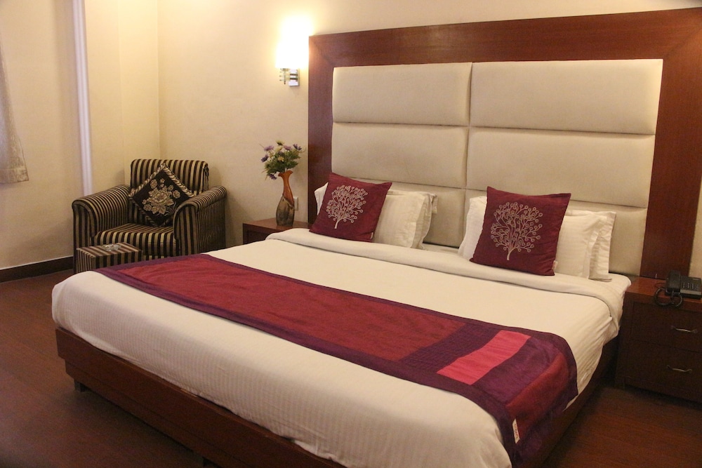 PREMIUM, QUADRUPLE, QUEEN BED, CITY VIEW, EXECUTIVE LEVEL
