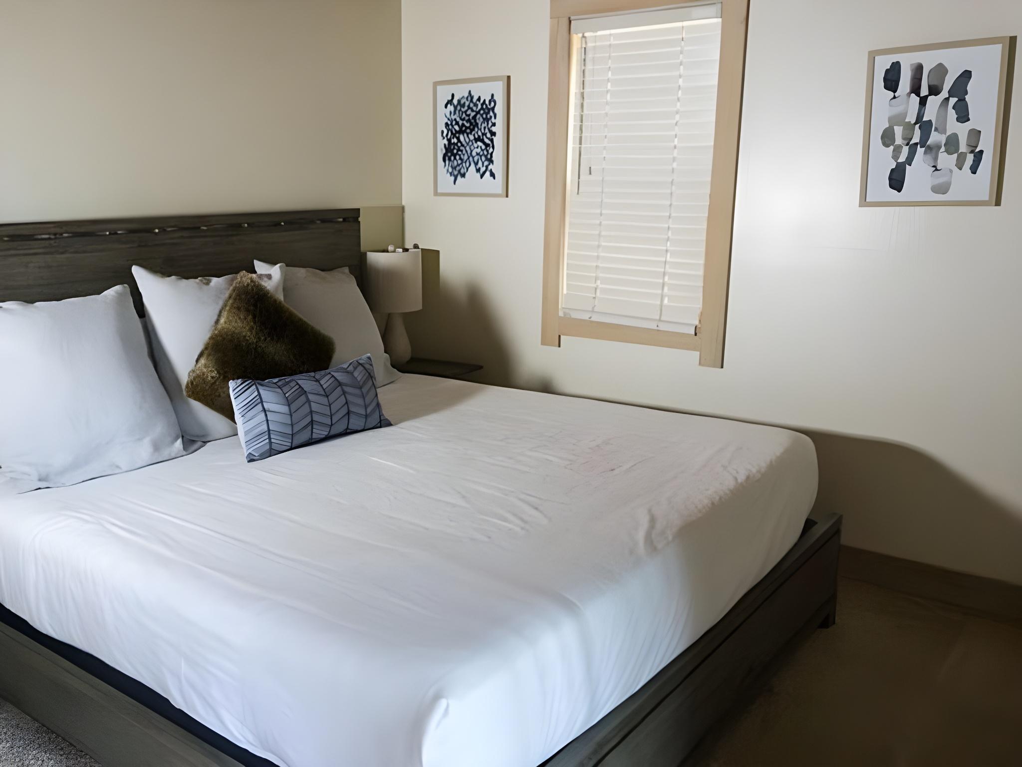 4 Bedrooms, Condo, 2 Bathrooms