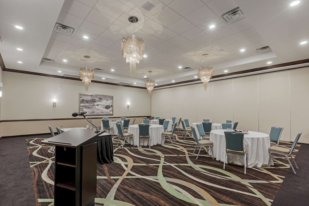 Best Western Plus Walkerton Hotel and Conference Centre 37/43