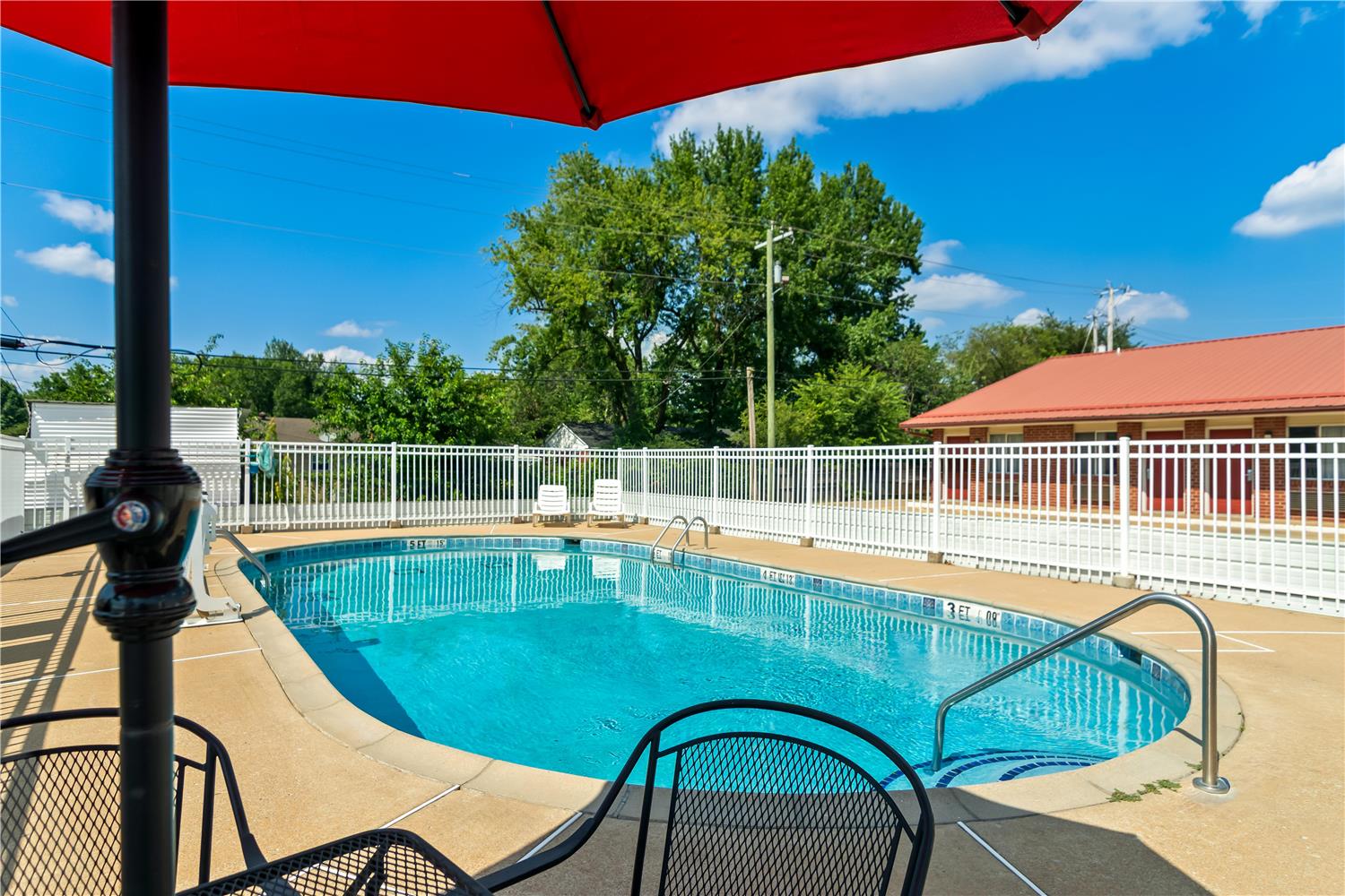 Americas Best Value Inn Suites Siloam Springs 16/26