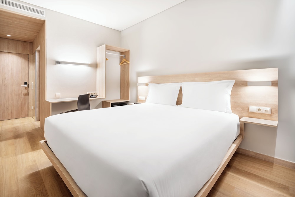 ROOM, DOUBLE BED