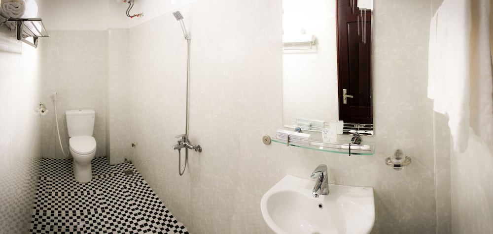 Hoa Bình Hotel 37/39