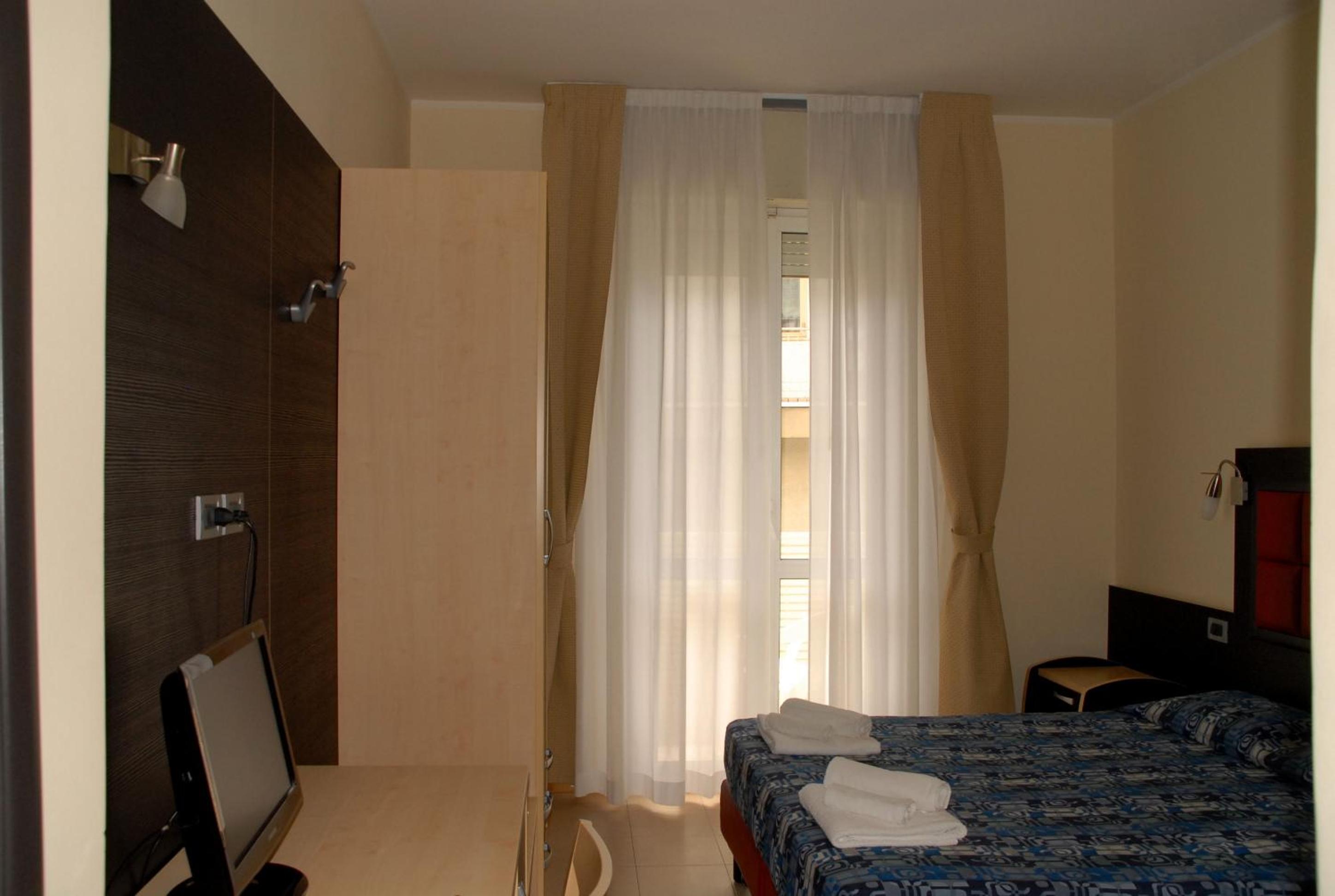 Room, Double Bed, Hotel Arno Rimini 3/5