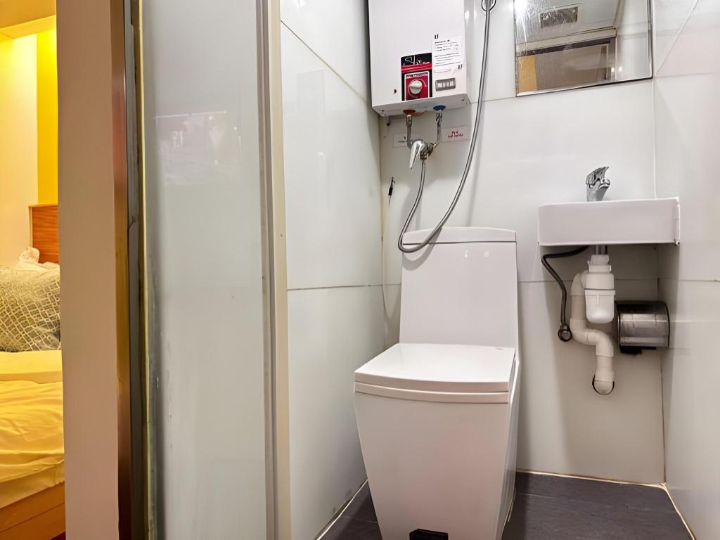 I Hotel Limited 44/48