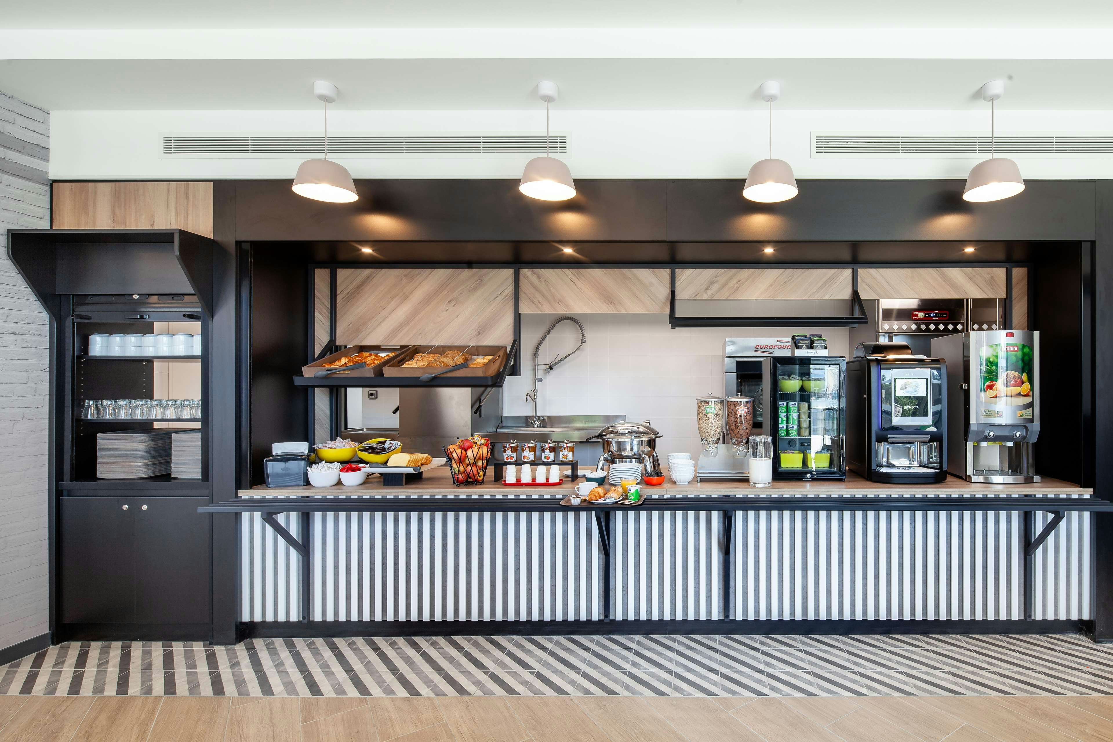 B&B HOTEL Paris Porte de Bagnolet 32/47