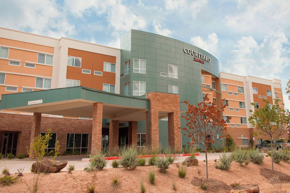 Courtyard by Marriott Houston City Place 1/50