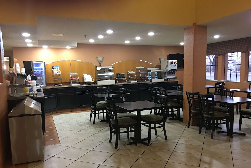 Ramada by Wyndham Santa Fe 26/36