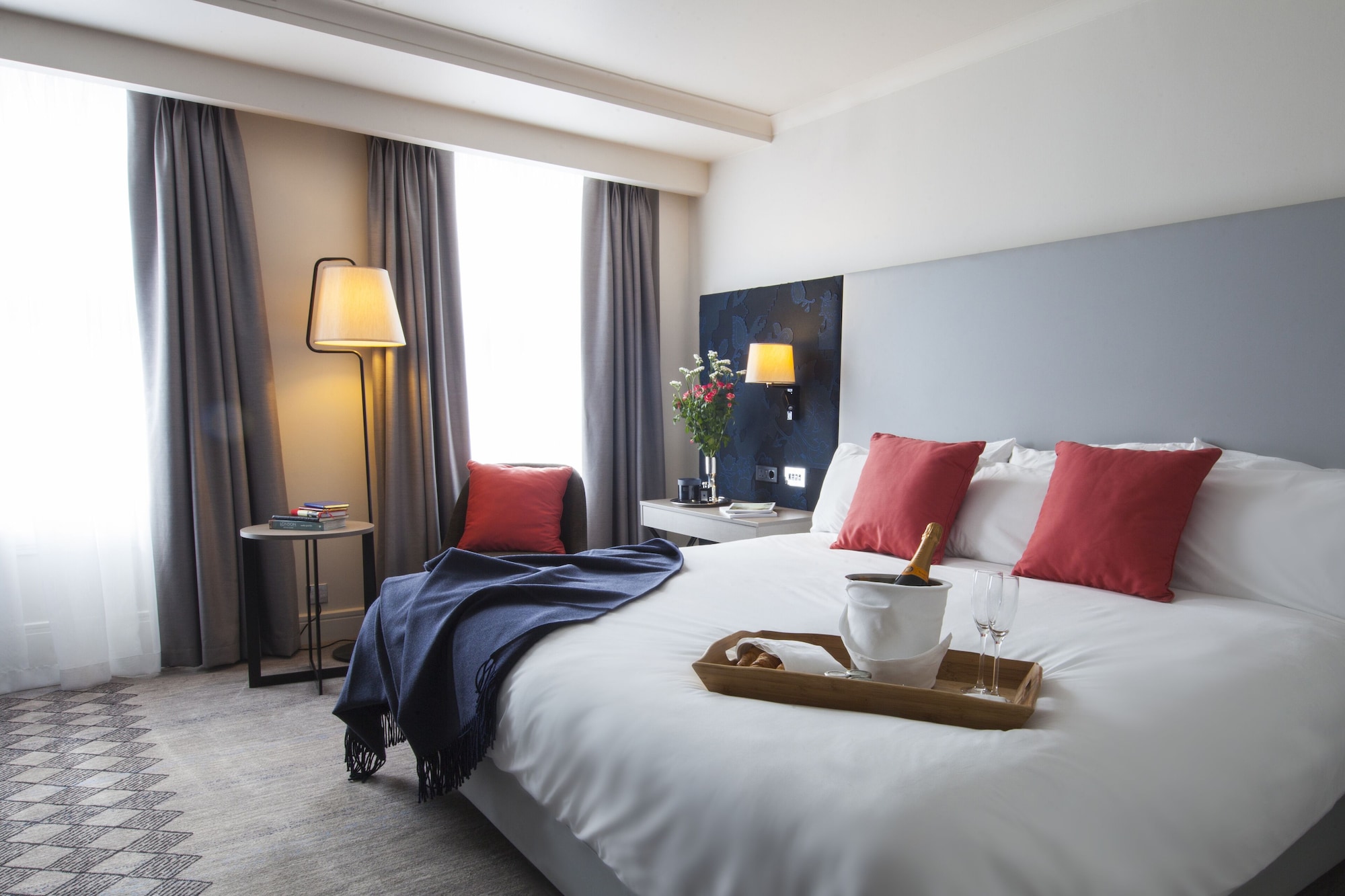 ROOM, DOUBLE BED